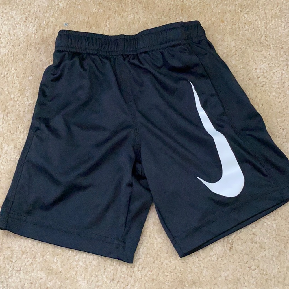 Nike Dri-fit shorts Boy’s 5-6y